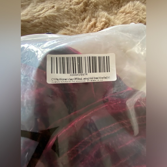 BNWT CYiNu Women's Sexy Off Shoulder Velvet Dress V Neck size large - Picture 4 of 9